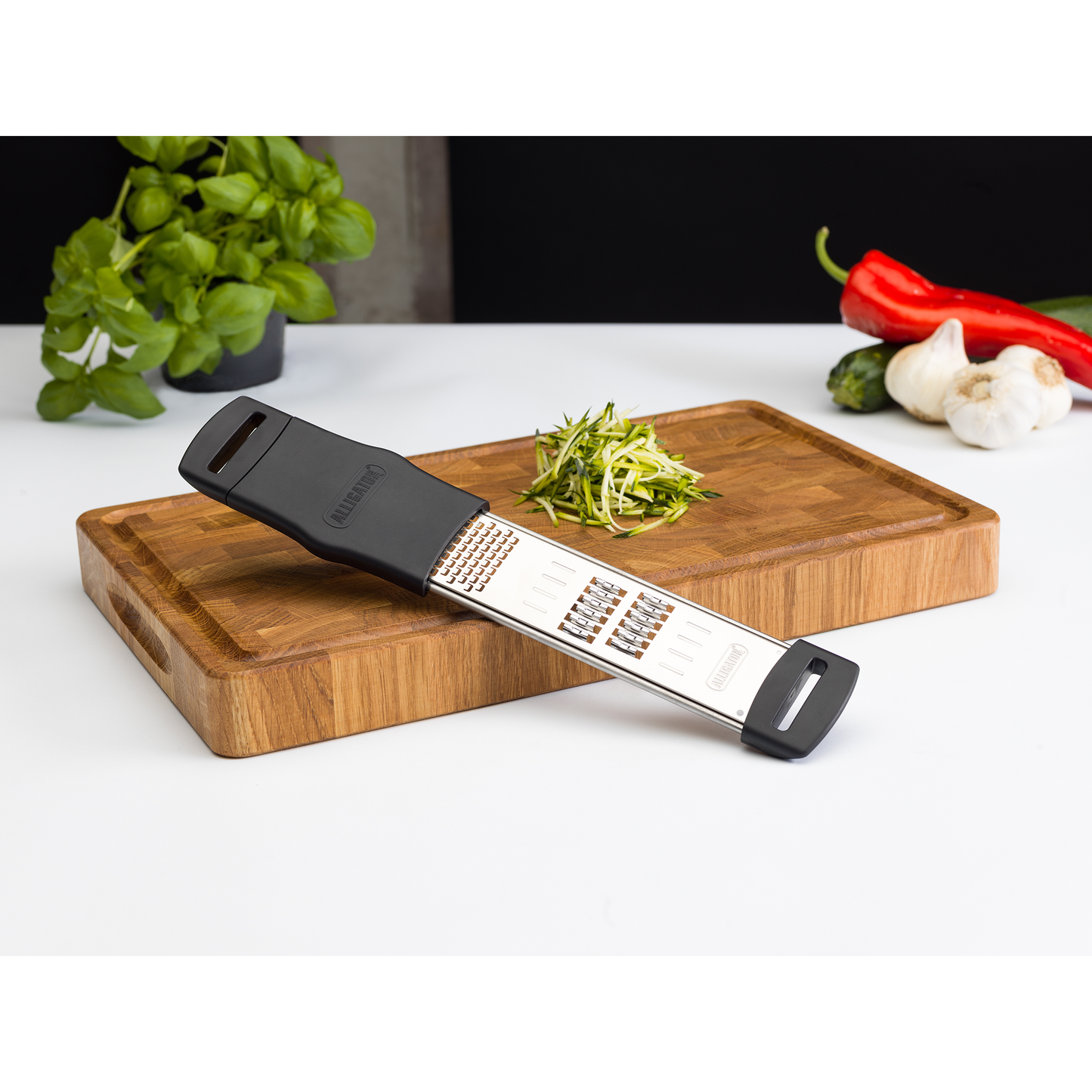 Alligator Rasp - Zester - Grater - Juliene - Kaasrasp - Citroenrasp - RVS - Zwart - Inclusief beschermhoes
