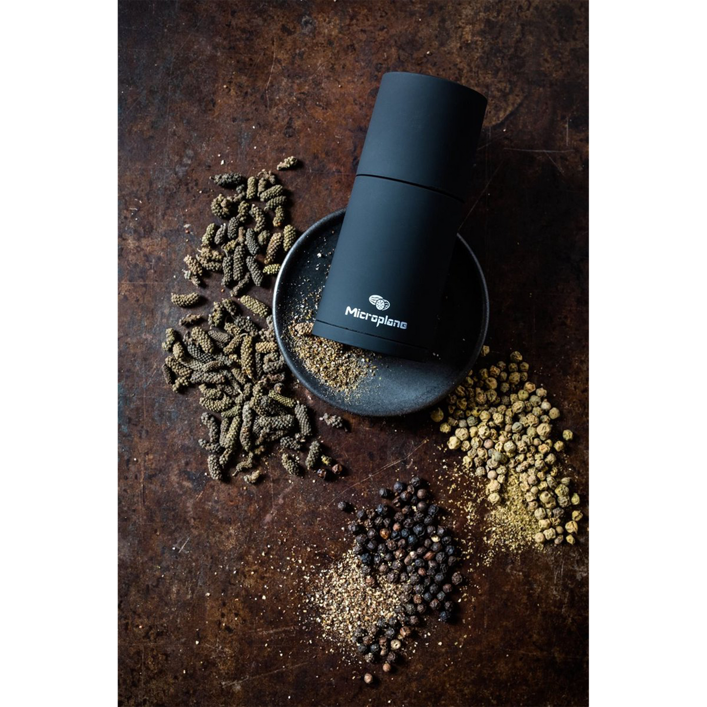Microplane Nootmuskaatmolen zwart met 3 soorten peper - Giftset
