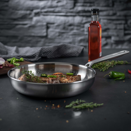 Compacte Kuhn Rikon Culinary Fiveply koekenpan 20 cm. Ongecoat RVS met 5 lagen, geschikt voor inductie en oven tot 240 °C. Bekijk bij Shop4Koken.